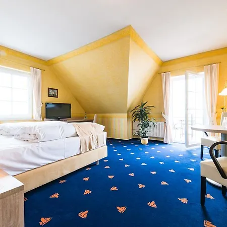 Hotel Boddenhus Garni-2
