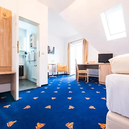 Hotel Boddenhus Garni-3